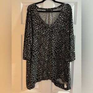 LIKE NEW 3/4 LENGTH SLEEVE LEOPARD PRINT TOP IN SIZE 2X.